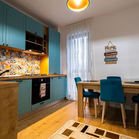Apartamento Lighthouse Central Apt With Unique Views Of The Fortress, Free Parking, 5 Min By Car From The Old Town Braşov Exterior foto