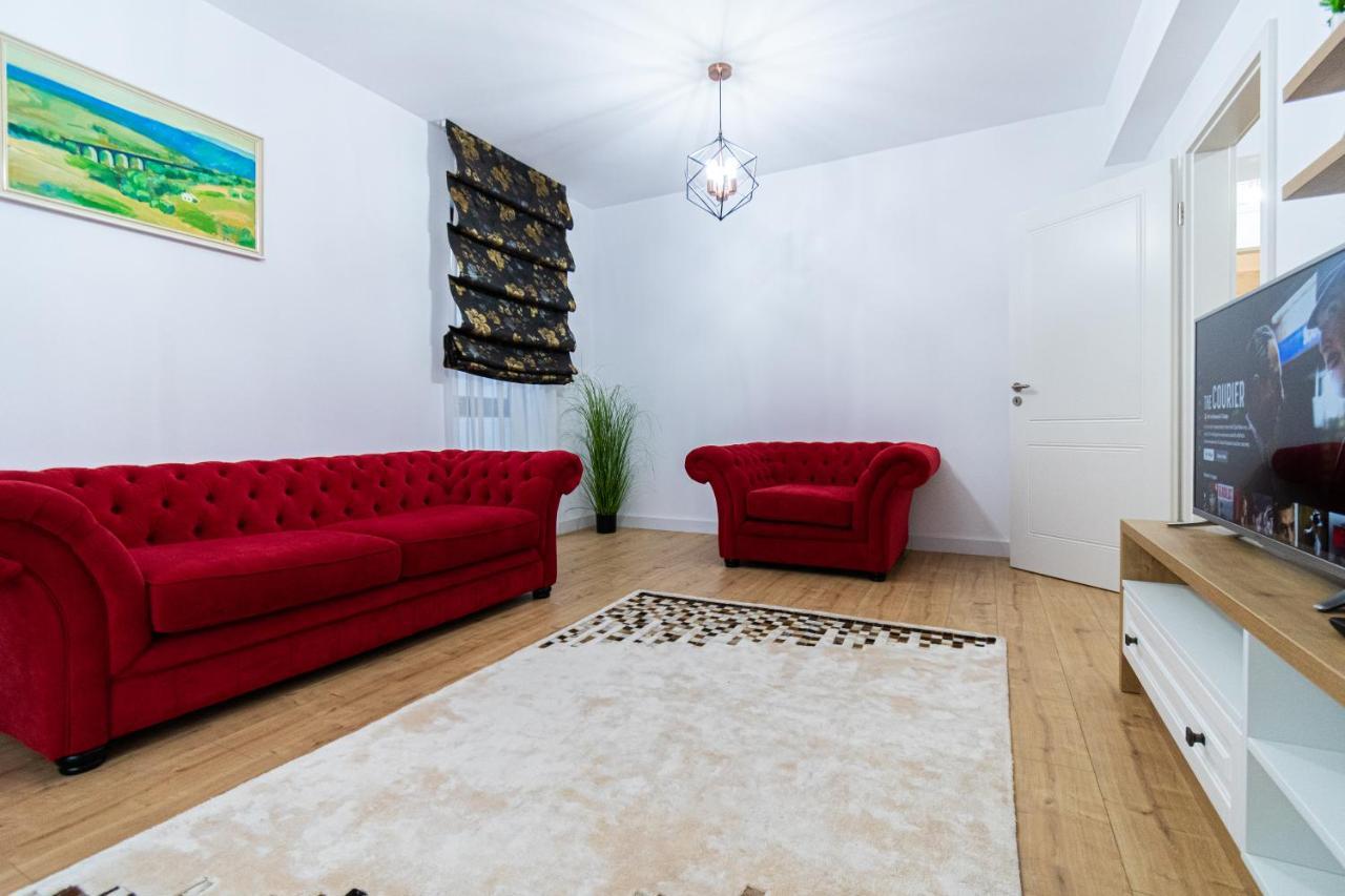 Apartamento Lighthouse Central Apt With Unique Views Of The Fortress, Free Parking, 5 Min By Car From The Old Town Braşov Exterior foto