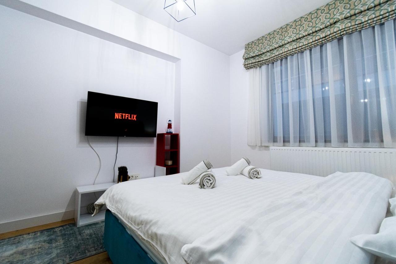 Apartamento Lighthouse Central Apt With Unique Views Of The Fortress, Free Parking, 5 Min By Car From The Old Town Braşov Exterior foto
