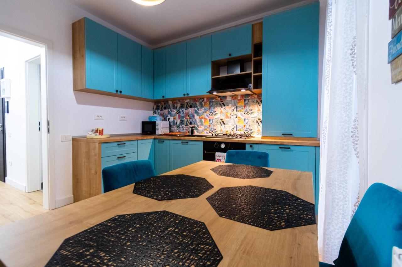 Apartamento Lighthouse Central Apt With Unique Views Of The Fortress, Free Parking, 5 Min By Car From The Old Town Braşov Exterior foto