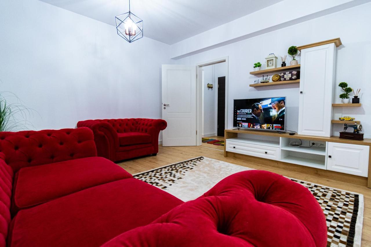 Apartamento Lighthouse Central Apt With Unique Views Of The Fortress, Free Parking, 5 Min By Car From The Old Town Braşov Exterior foto
